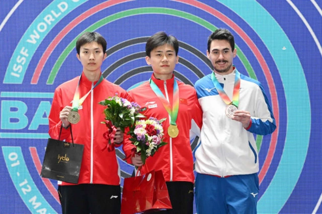 Спортсмен из Китая побил мировой рекорд в Баку - ВИДЕО